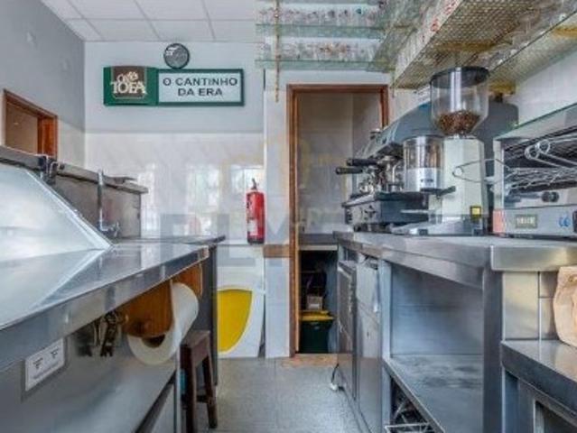 Loja com dois pisos 30 m2 e 10 m2, com AUTORIZAÇÃO PARA TODOS OS RAMOS