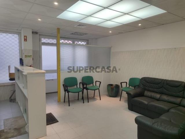 Loja com Duas Frentes | 75 m² | Quinta da Samaritana Belas
