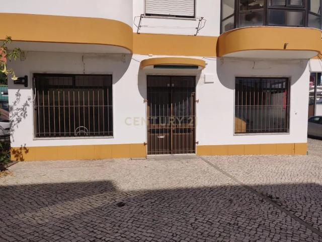 Loja com esplanada à Venda em Zona Central da Quinta do Conde