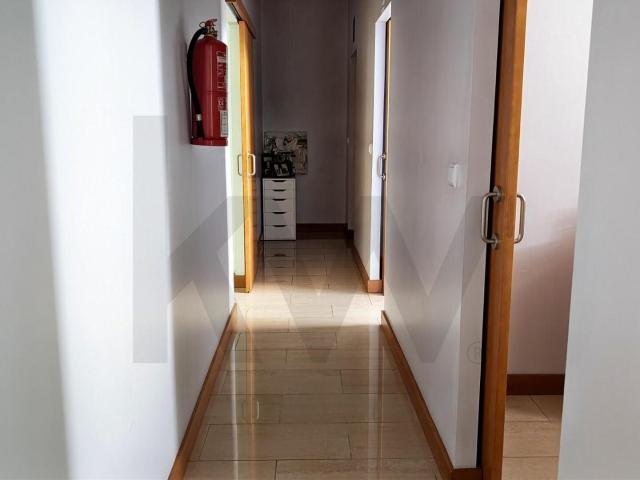Loja com excelente área para comércio e serviços