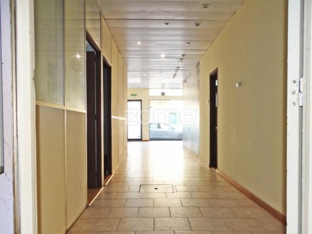Loja com Excelente Localização Junto ao Carvalhido Paranhos, Porto