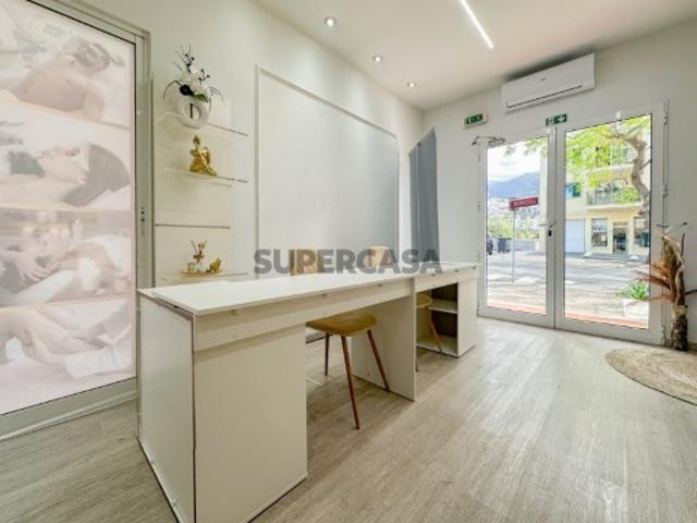Loja com excelente potencial de investimento nas Madalenas Funchal