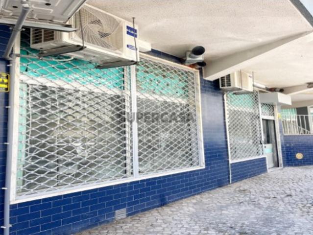Loja com Excelente Visibilidade em Loures