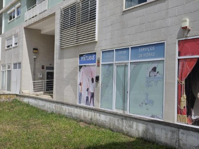 Loja com Garagem na Alta de Lisboa Excelente Oportunidade de Investimento no Lumiar