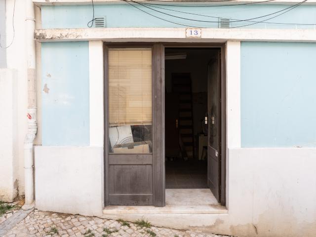 Loja com montra na Penha de França: Oportunidade Única de Investimento!
