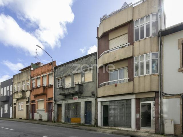 loja com PIP favorável para 2 habitações