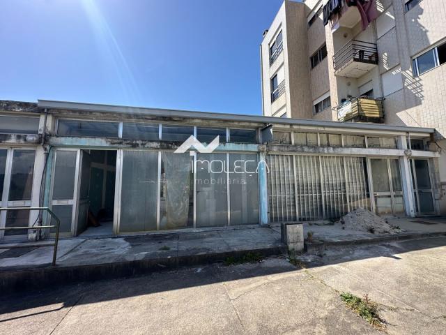 Loja com potencial de transformação em T0+1 em Perafita