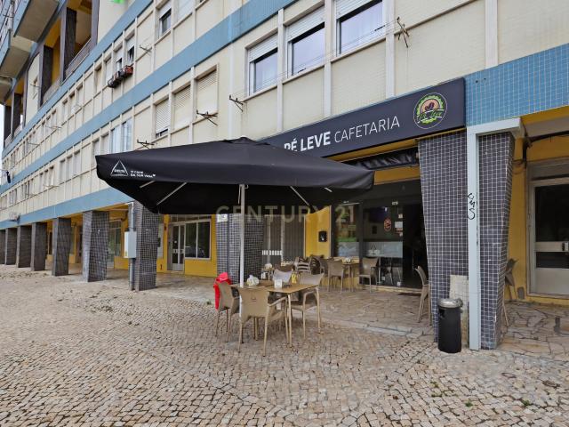 Loja com rentabilidade no Lumiar Rua Cidade Tomar Nº5