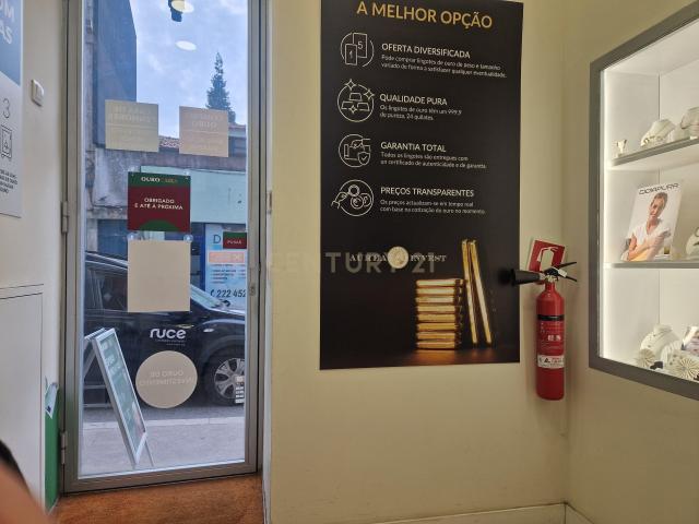 Loja com Rentabilidade de 7%, no Semáforo do Carvalhido Centro do Porto