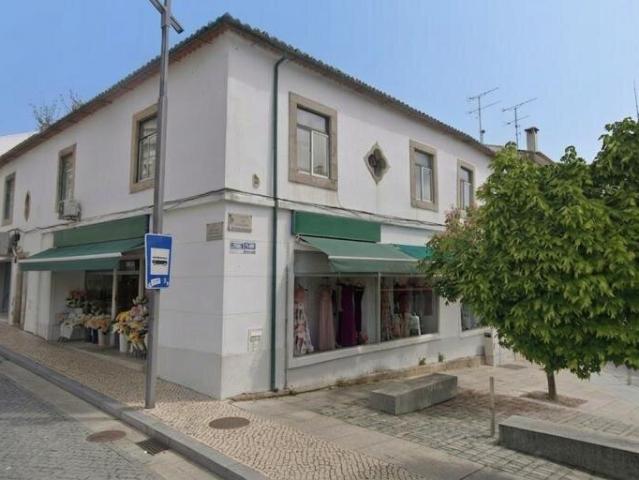 Loja com recheio no centro de Castelo Branco