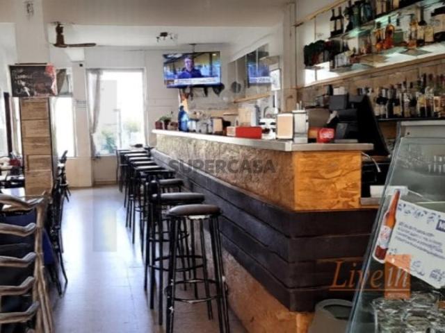 Loja com Restaurante Equipado | Possibilidade de Reconversão em Habitação