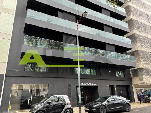 LOJA / como Nova / Empreendimento Luxo nas Avenidas Novas
