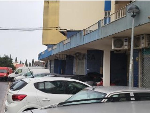 Loja comercial em Loures