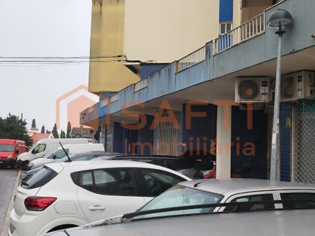 Loja comercial em Loures