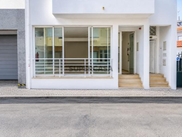 Loja Comercial à Venda Armação de Pêra Algarve