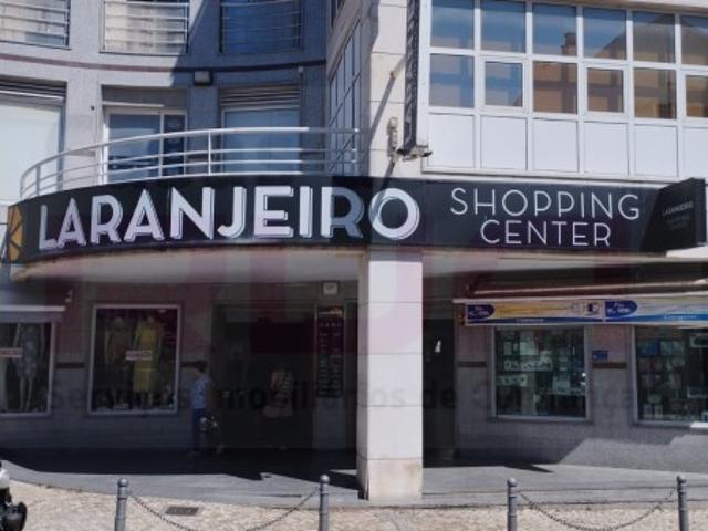 Loja Comercial à Venda | Laranjeiro Shopping Center | Almada