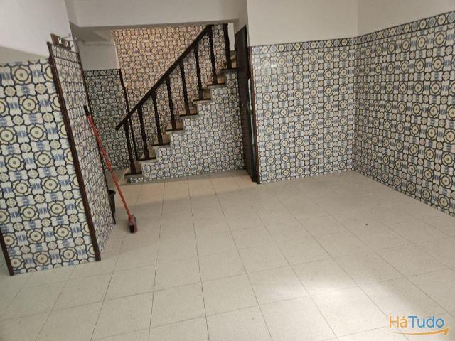 Loja Comercial | Amadora | Zona Central Próxima da Igreja da Amadora | Versátil para vários ramos | 26084085205