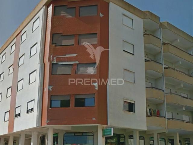 Loja comercial com 2 pisos / Entroncamento