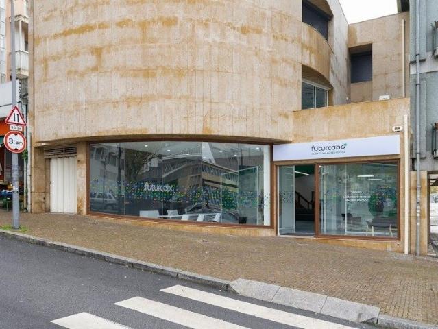 Loja Comercial com Potencial Único – Ferreira Lapa / Bom Suc. 378m² Lordelo do Ouro e Massarelos