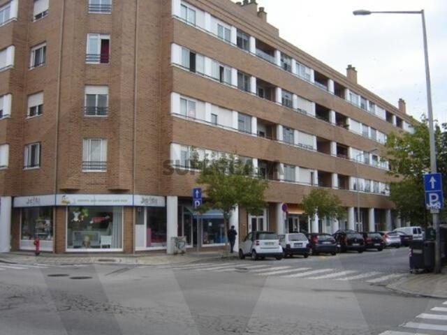 Loja comercial em zona Central de Matosinhos Sul