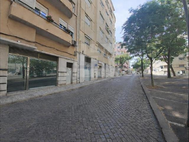 Loja comercial em Avenidas Novas, Lisboa, com localização privilegiada