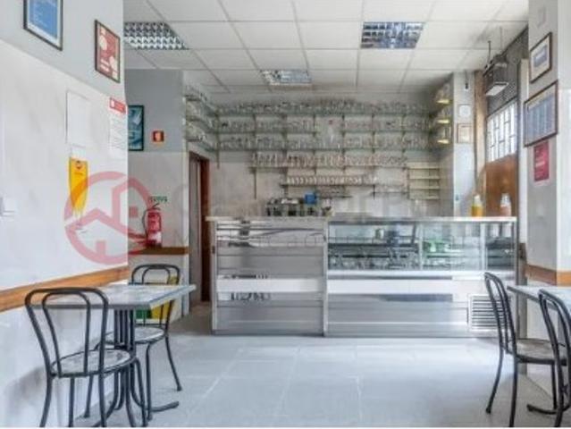 Loja comercial em Benfica, Lisboa