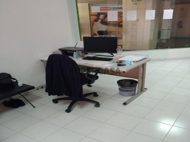 Loja comercial em Odivelas