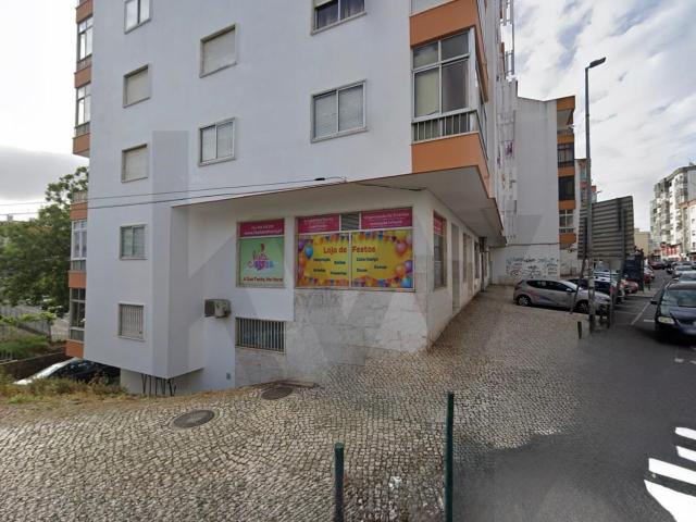 Loja comercial em Queluz
