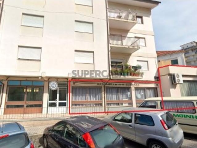 Loja comercial em Seia com área de 204,00 m2