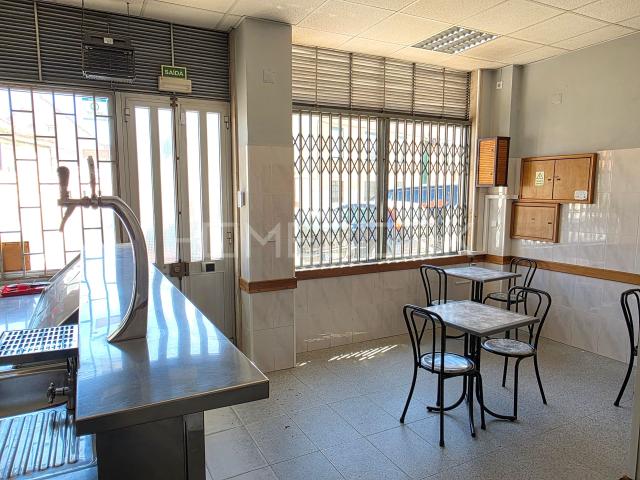 Loja comercial equipada, em Benfica