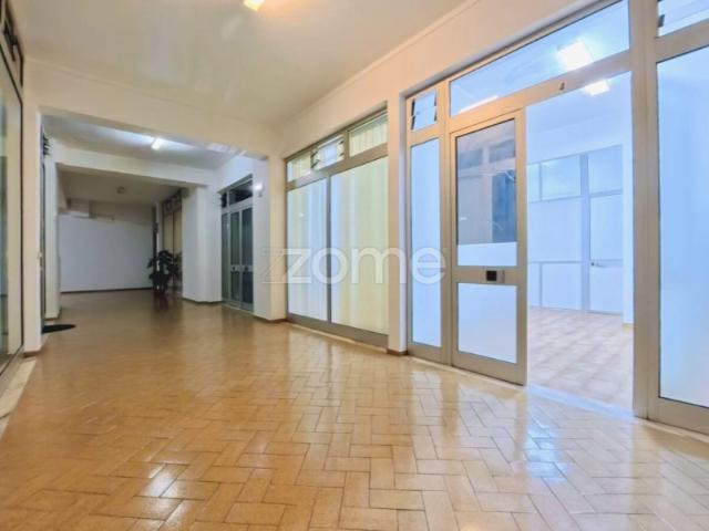 Loja Comercial na Zona Ribeirinha Portimão