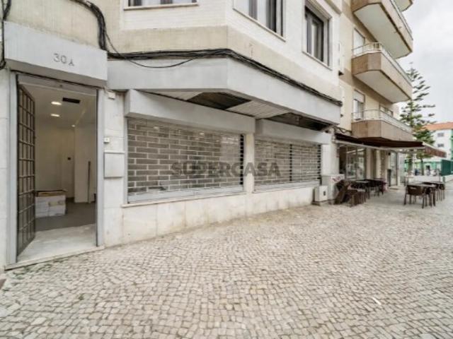 Espaço comercial na Cova da Piedade Almada