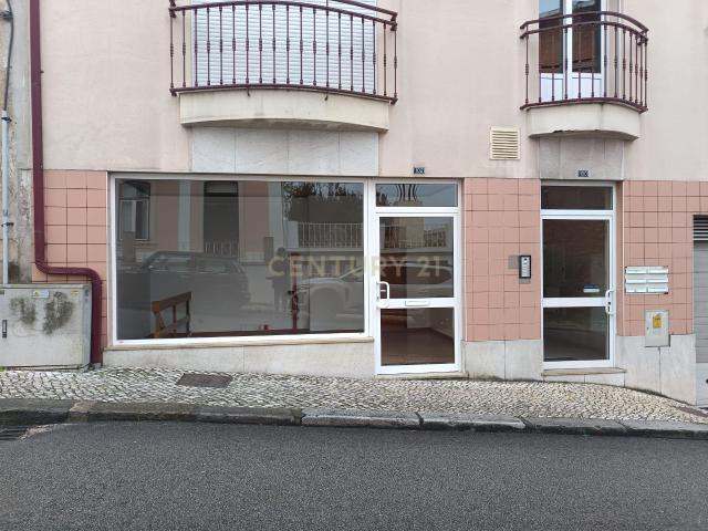 Loja comercial na Rua Antonio José de Almeida em Celas, Coimbra