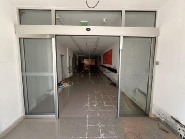 Loja Comercial para Arrendamento/Venda Costa Cabral, Porto