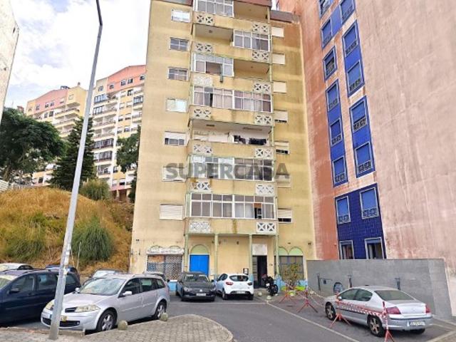 Loja Comercial para Venda | 70 m² | Tapada das Mercês