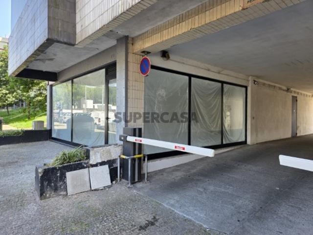 Loja Comercial Premium no Centro da Maia | Junto à Câmara Municipal | Licença para Restauração