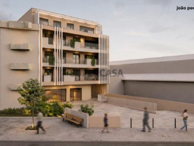Loja / Condomínio Fechado com Piscina / Fátima