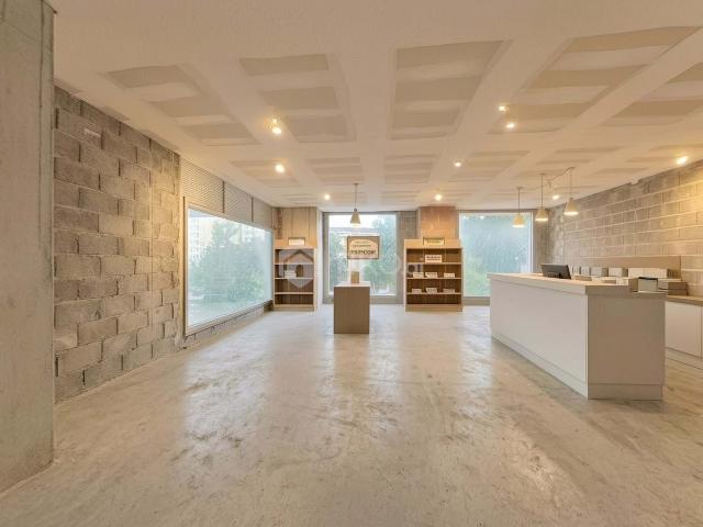 LOJA CONTRUÇÃO NOVA COM SAÍDA DE FUMOS | 261 M² | ADAPTE AO SEU NEGÓCIO | LUMIAR