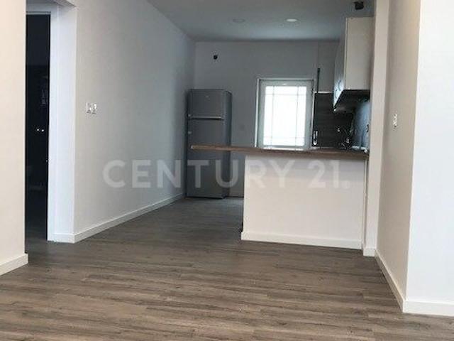 Loja convertida em Apartamento com 74m2 Possvel Licena Habitao