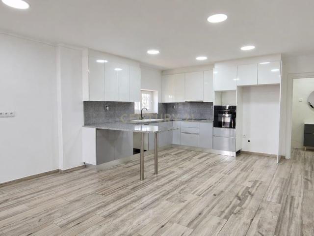 Loja convertida em apartamento. Oportunidade única!