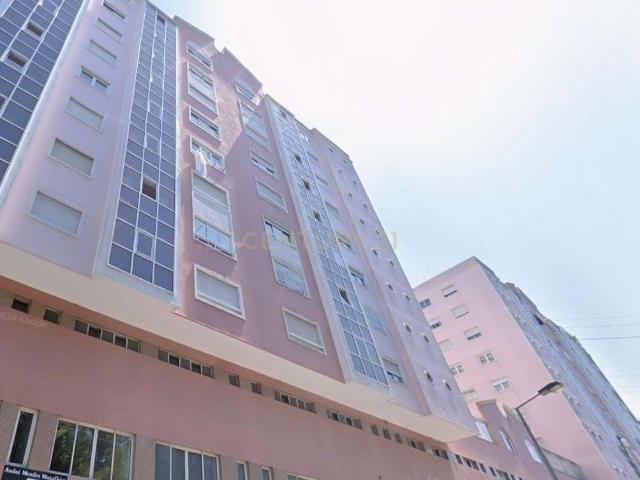 Loja convertida em T1 *| Pronto a estrear | Cerca de 100 m² | Centro de Queluz Belas