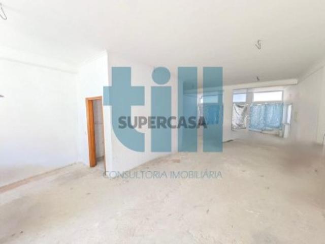 Loja convertivel T2 Vila Pouca Ag