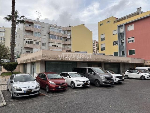 Loja da banca com 370 m2 composta por Rc e cave situada no c. 370m² Póvoa de Santo Adrião e de Olival Basto