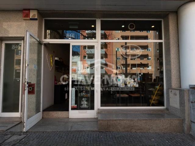 Loja de Excelência na Avenida da República, Matosinhos