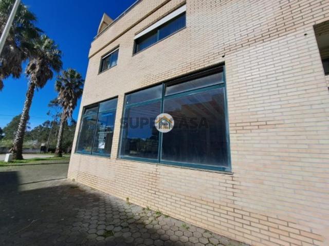 Loja de Gaveto com 607 m² na Madalena, Vila Nova de Gaia