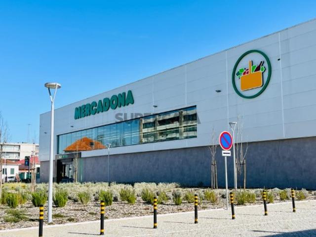 Loja de Rua em Oliveira do Douro