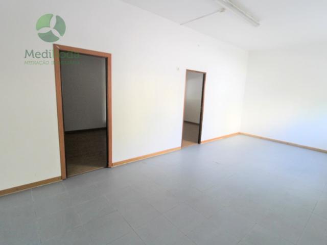 Loja de R/Chão para comércio e serviços Bairro Almoinhas LEIRIA