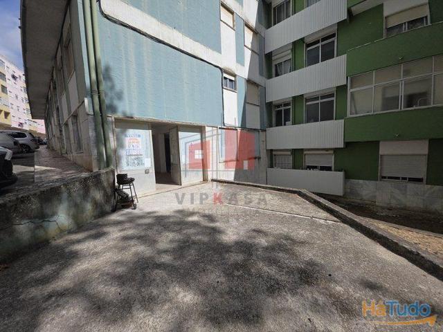 Loja de 210 m2 em Agualva | 26084020053