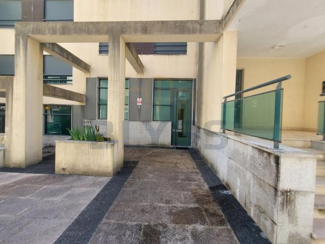 Loja de 50 m2 de área, Conventinho, Loures
