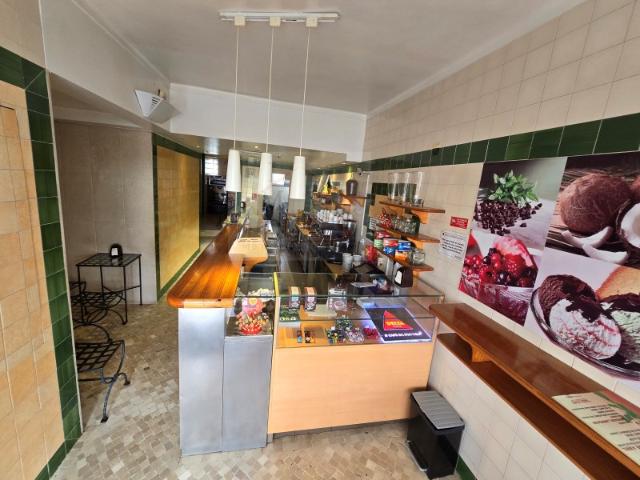 Loja de 72 m2 no centro de Loures